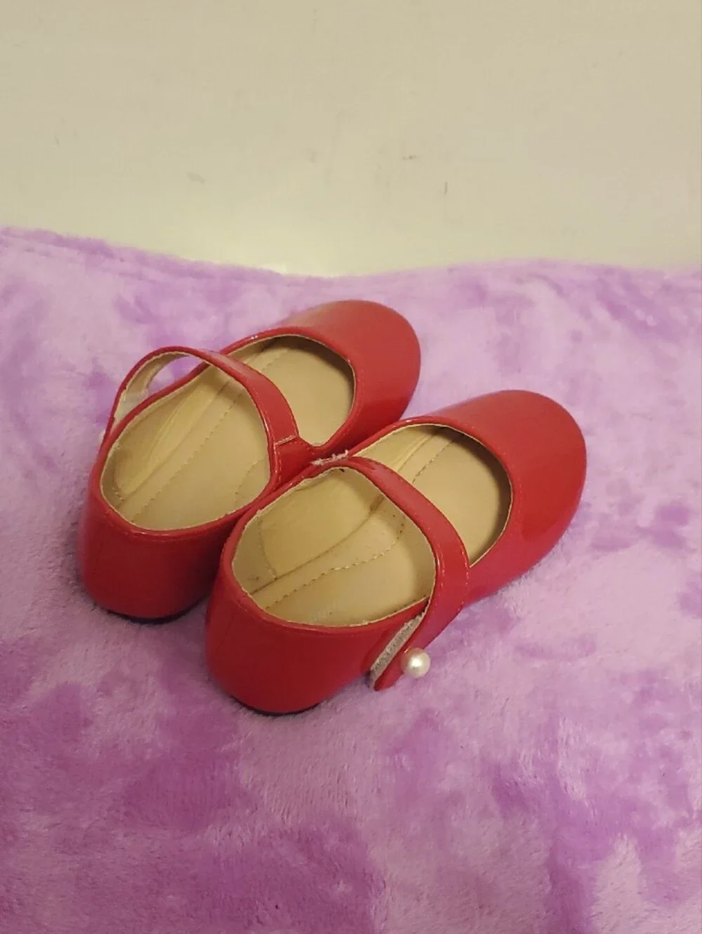 Red Girls' Mary Jane Flats - Classic Strap, Size 9 for Kids.